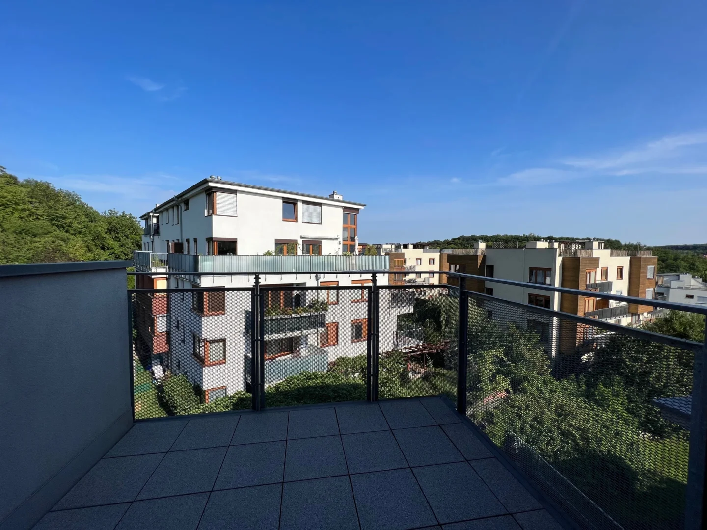 Pronájem bytu 3+kk s terasou, ulice Jeřabinová, Praha Smíchov