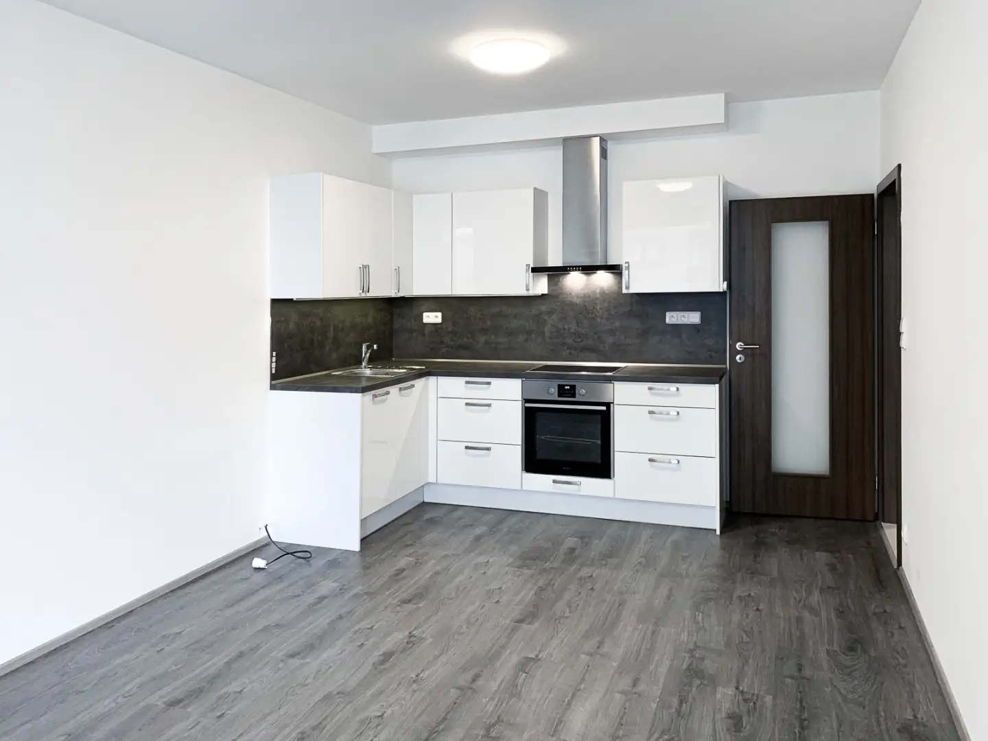 Pronájem bytu 2+kk/B, 53m² - Praha - Střížkov