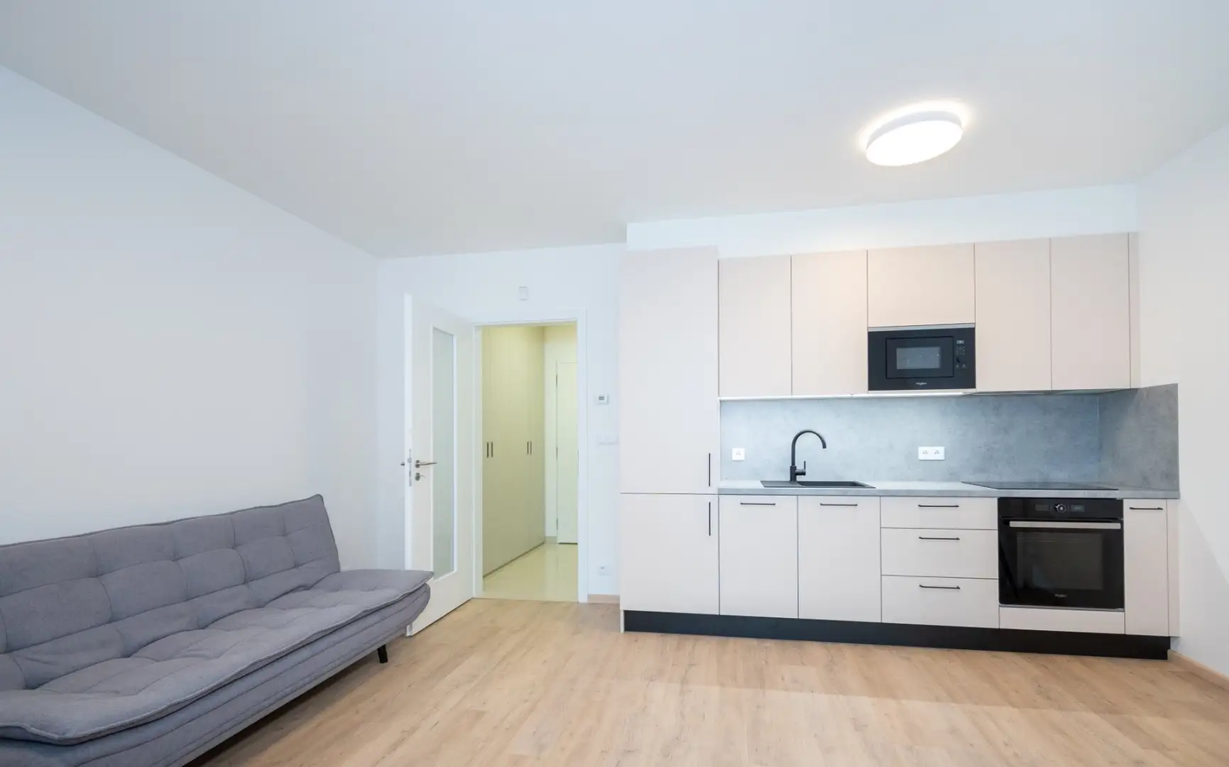 Pronájem byty 1+kk, 35 m² - Praha - Záběhlice