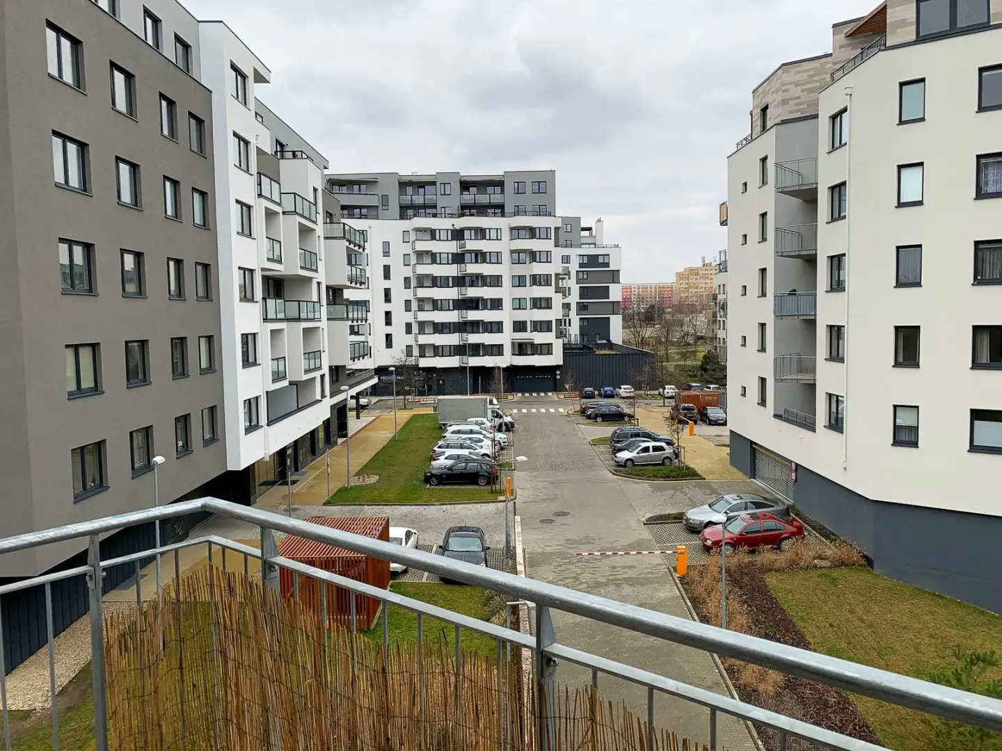 Pronájem bytu 2+kk/B, 53m² - Praha - Střížkov