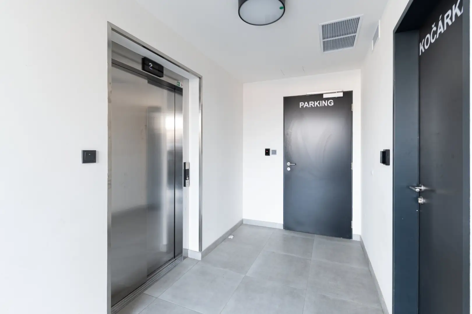 Pronájem garážového stání 13 m², Praha - Prosek