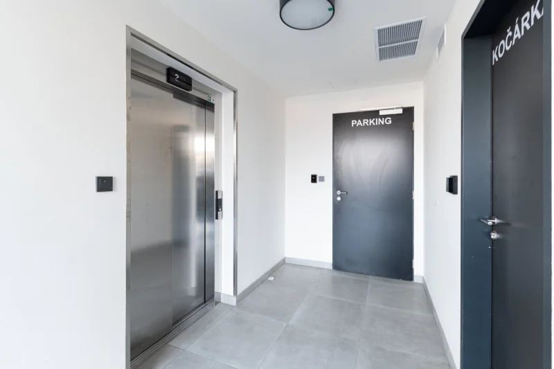 Pronájem garážového stání 13 m², Praha - Prosek