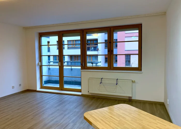 Pronájem bytu 1+kk, 42m2, balkon, garáž