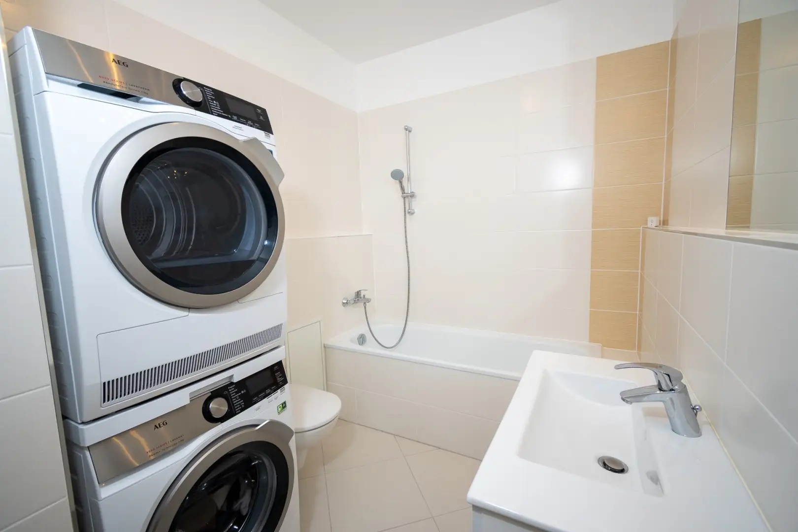 Pronájem bytu 2+kk/T/G o výměře 56m² - Praha - Střížkov