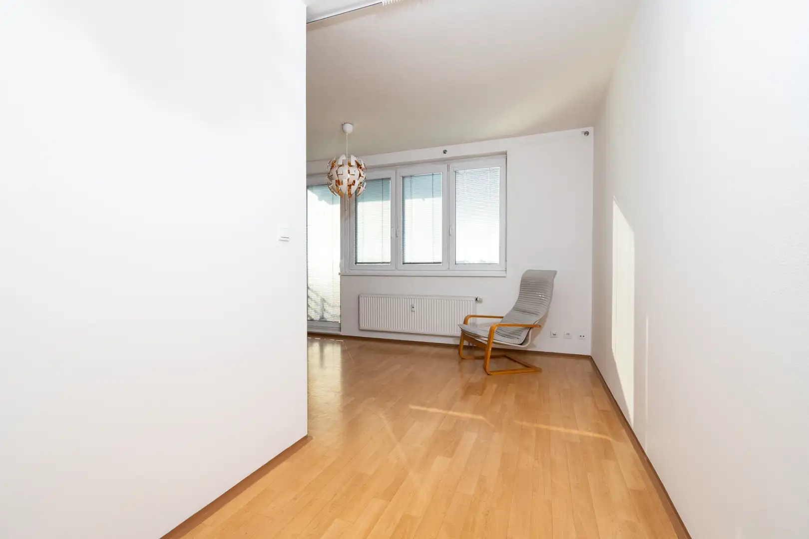 Nabízíme k pronájmu byt 1+kk, ulice Hnězdenská 767/2, Praha - Troja