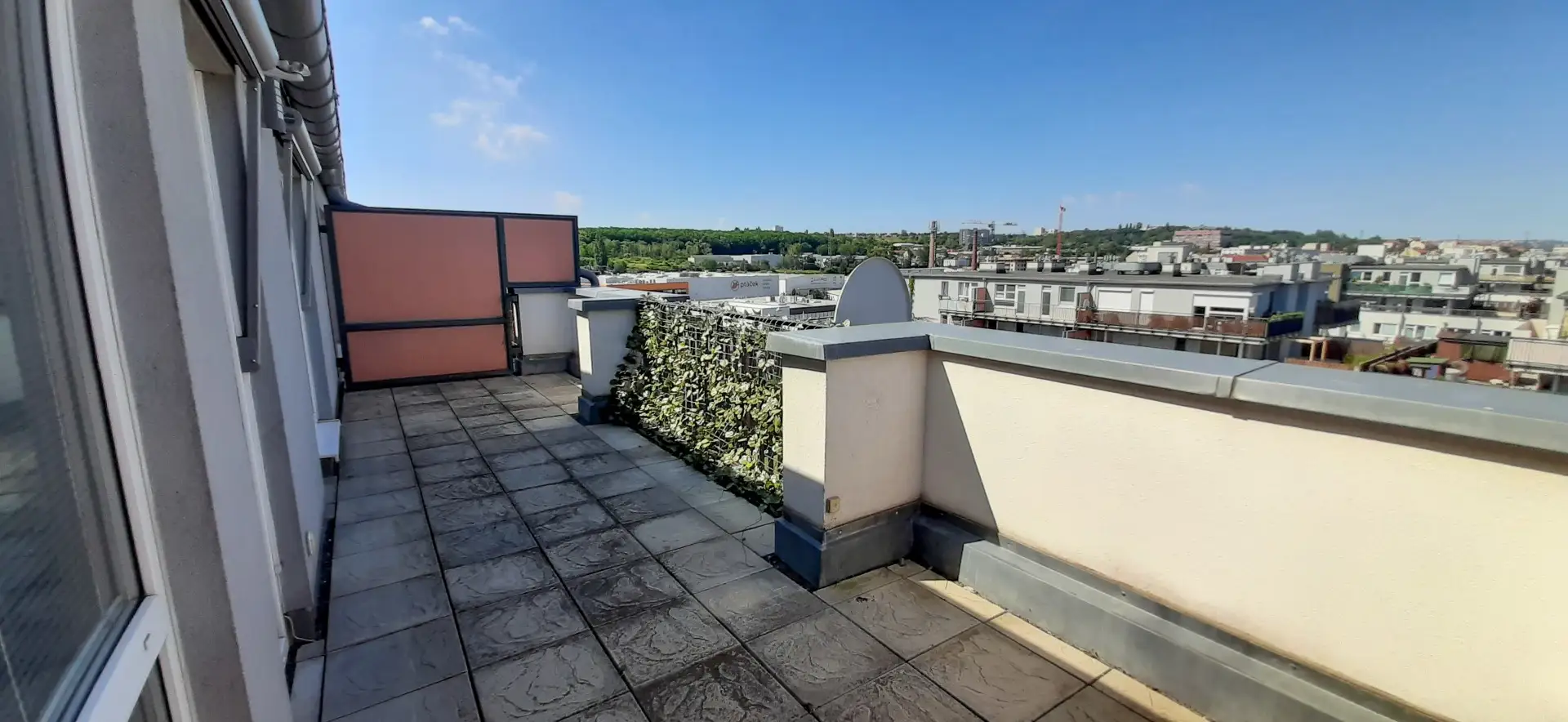 Pronájem bytu 2+kk/T/G o velikosti 52 m² - Praha - Vysočany