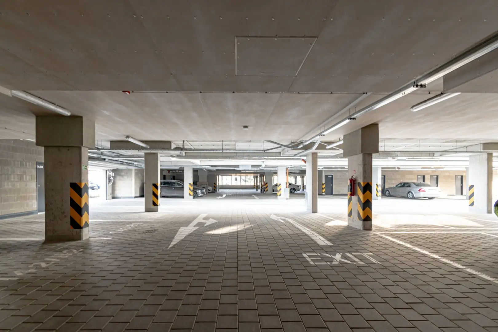 Pronájem garážového stání 13 m², Praha - Prosek