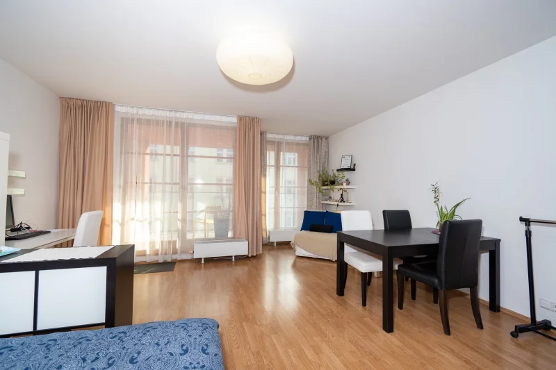 Pronájem bytu 1+kk, 47m2, s balkónem a garáží