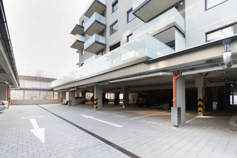 Pronájem garážového stání 13 m², Praha - Prosek