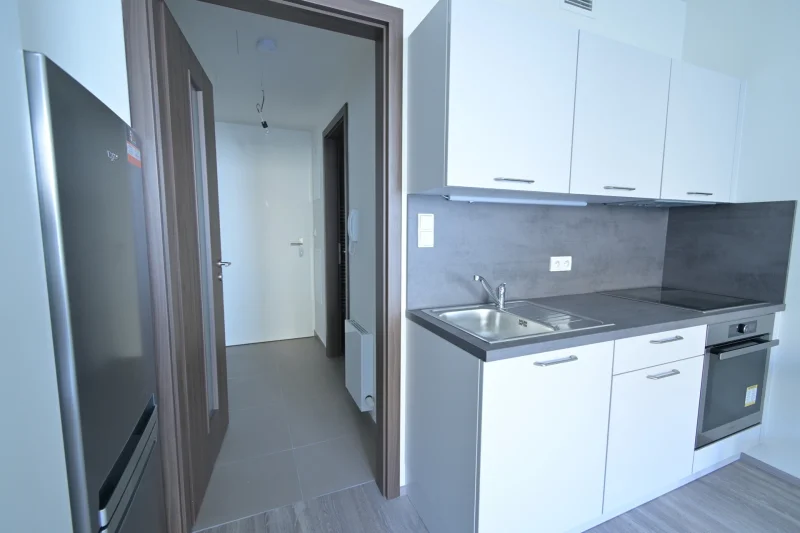 Pronájem bytu 1+kk o výměře 33 m² s lodžií v lokalitě Praha - Košíře