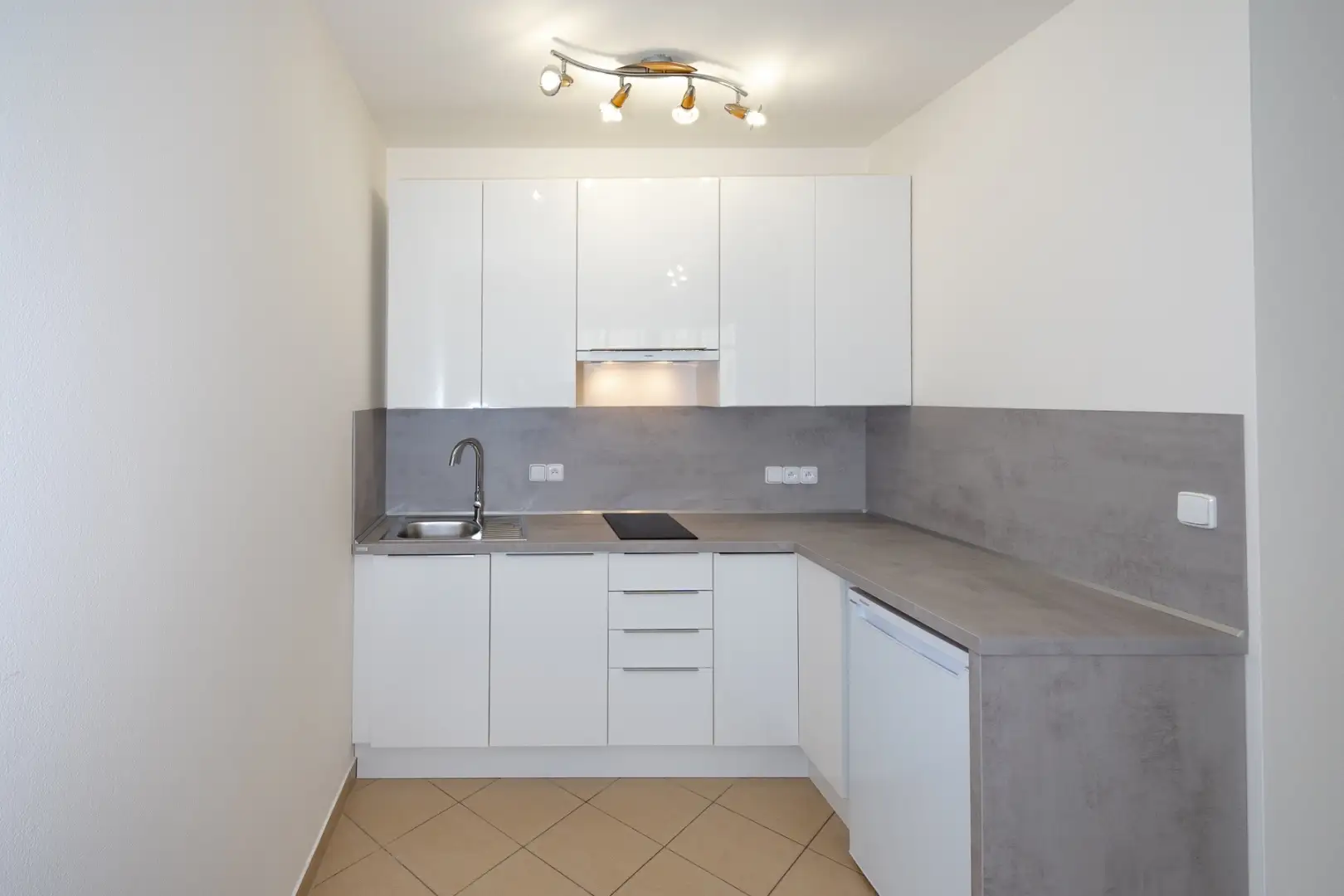 Pronájem bytu 2+kk, 40,6m2, ulice Přípotoční 1528/2, Praha - Vršovice