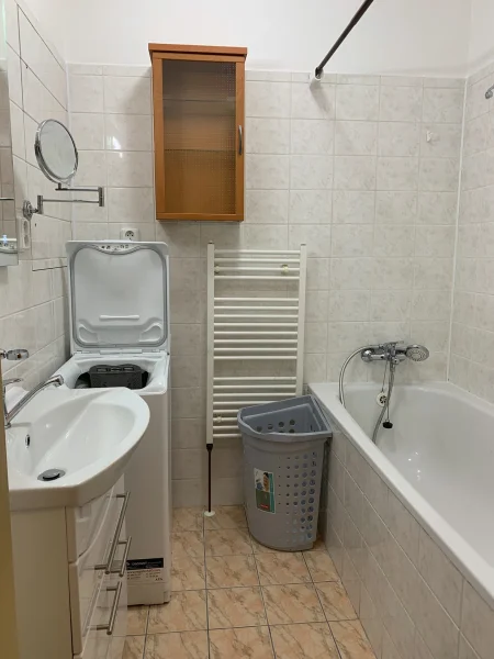 Pronájem bytu 1+kk, 42m2, balkon, garáž