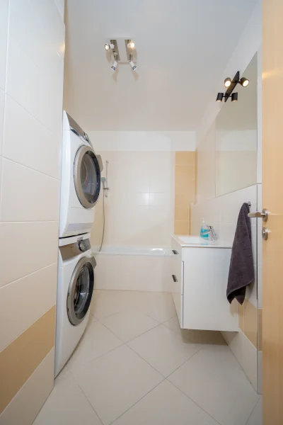 Pronájem bytu 2+kk/T/G o výměře 56m² - Praha - Střížkov