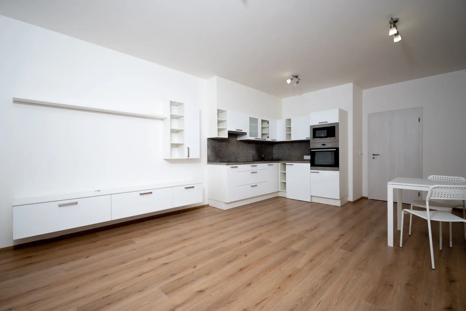 Pronájem bytu 1+kk 34,3m² - Praha 9 Letňany