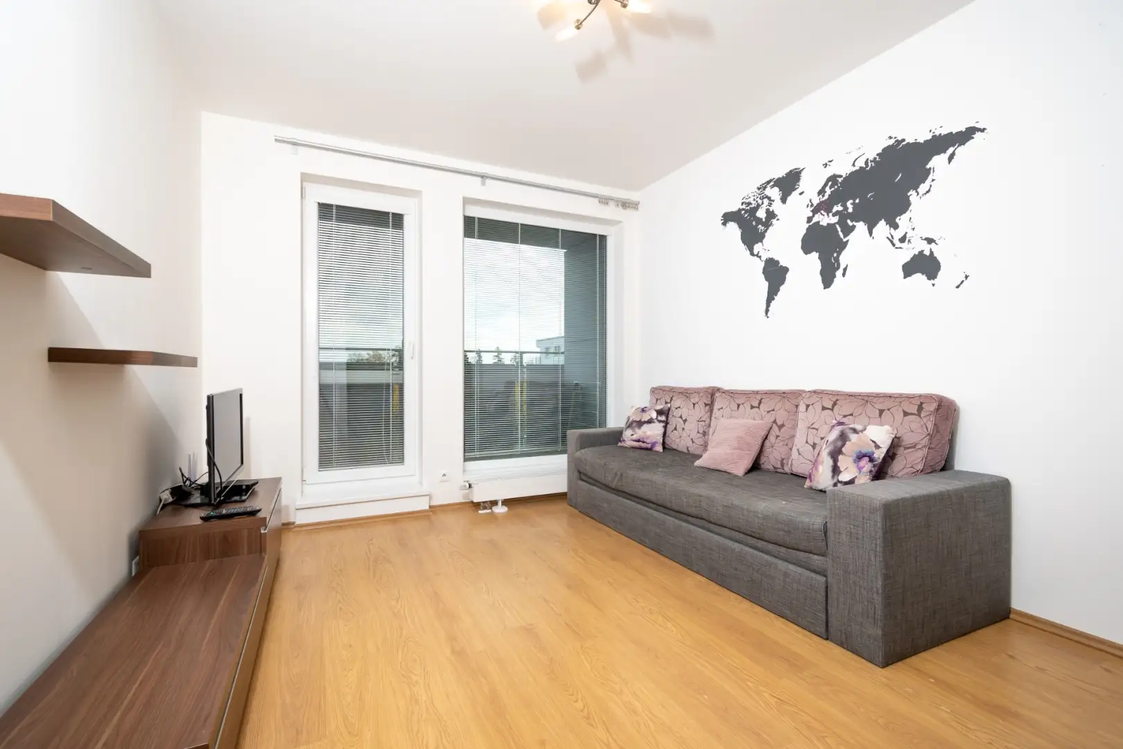 Pronájem slunného bytu 2+kk/G/B/S s výměrou  45m² - Praha - Uhříněves