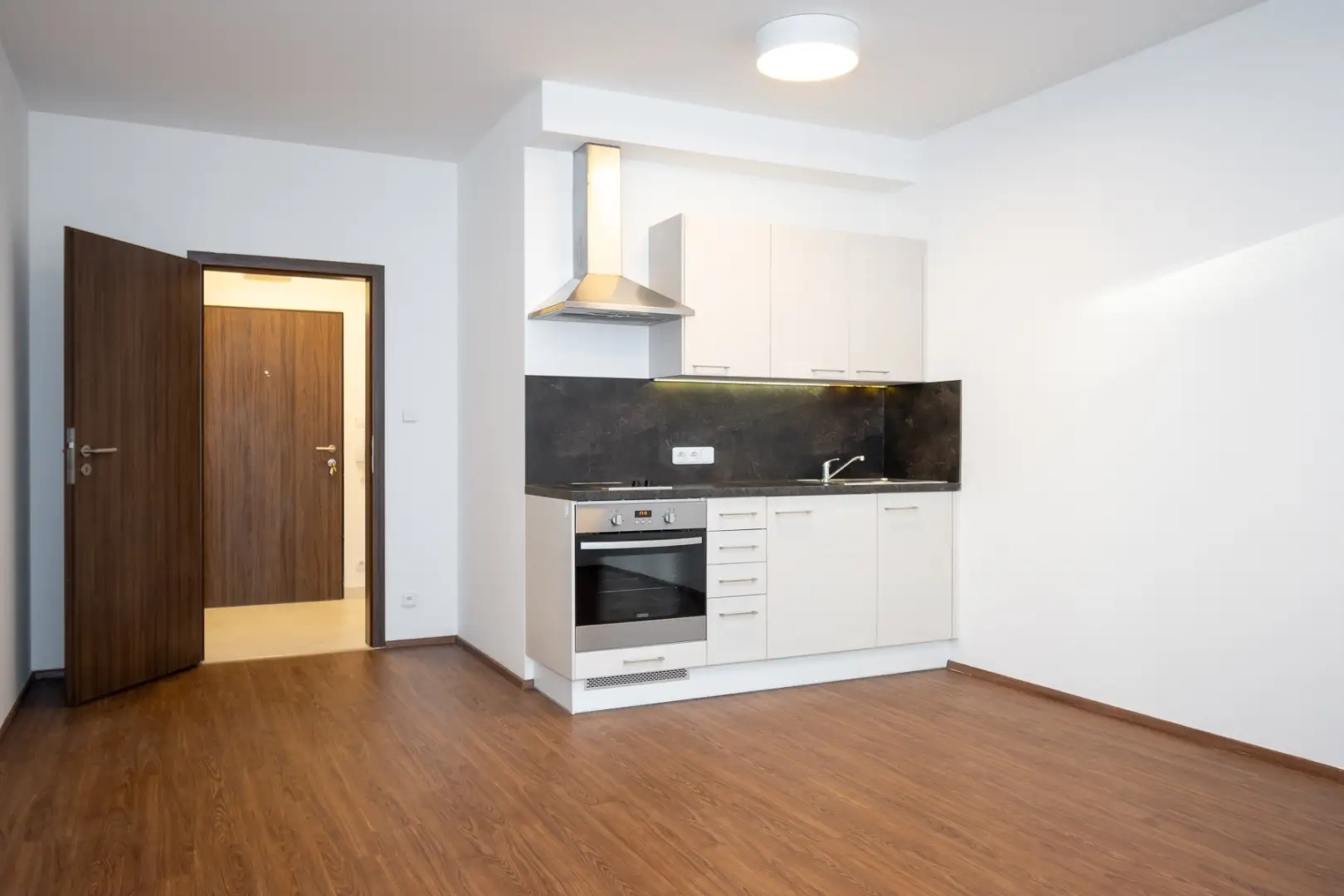 Pronájem bytu 1+kk/B o výměře 32 m2 Praha Střížkov
