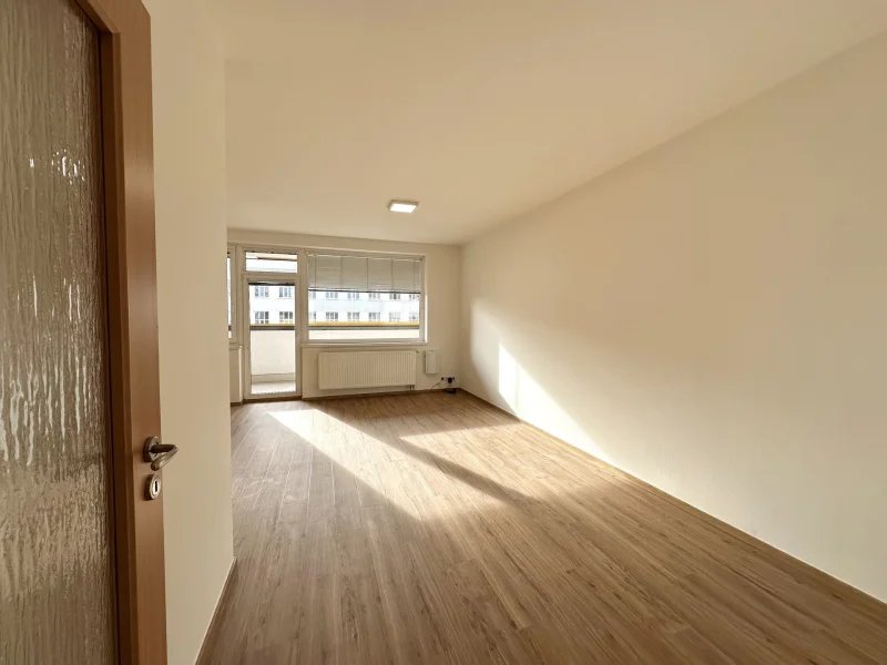 Pronájem bytu 1+kk s prostornou lodžií, ulice Poděbradská 777/9, Praha - Vysočany