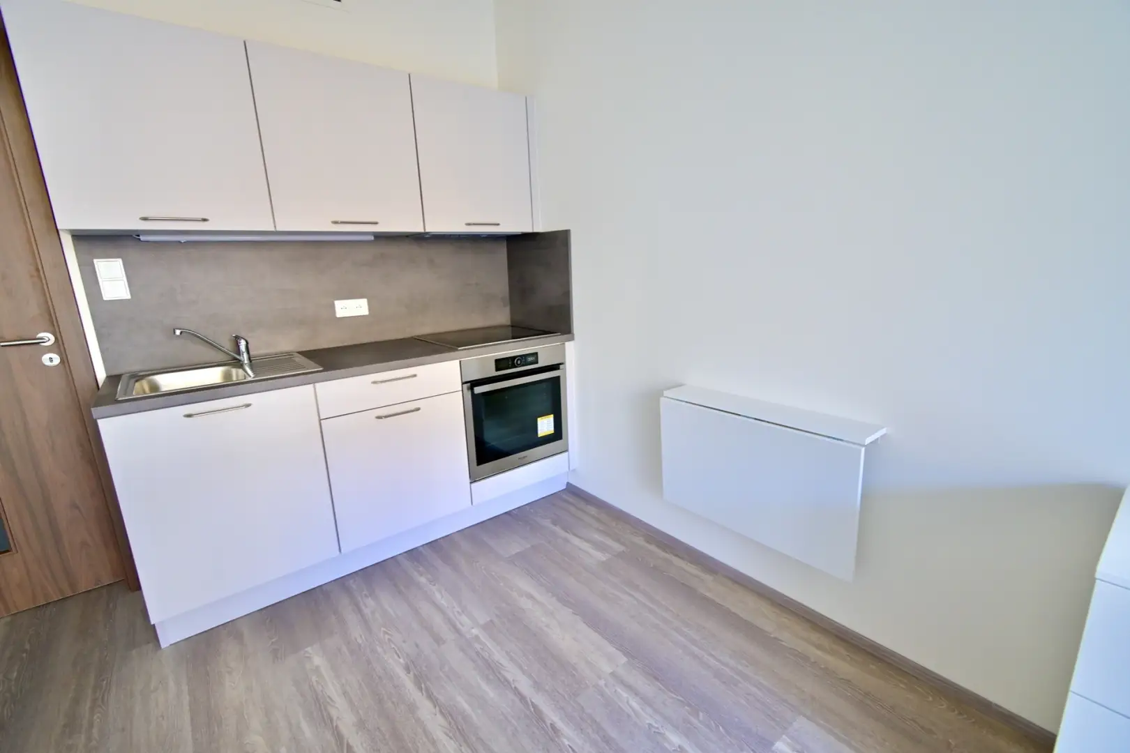Pronájem bytu 1+kk o výměře 33 m² s lodžií v lokalitě Praha - Košíře