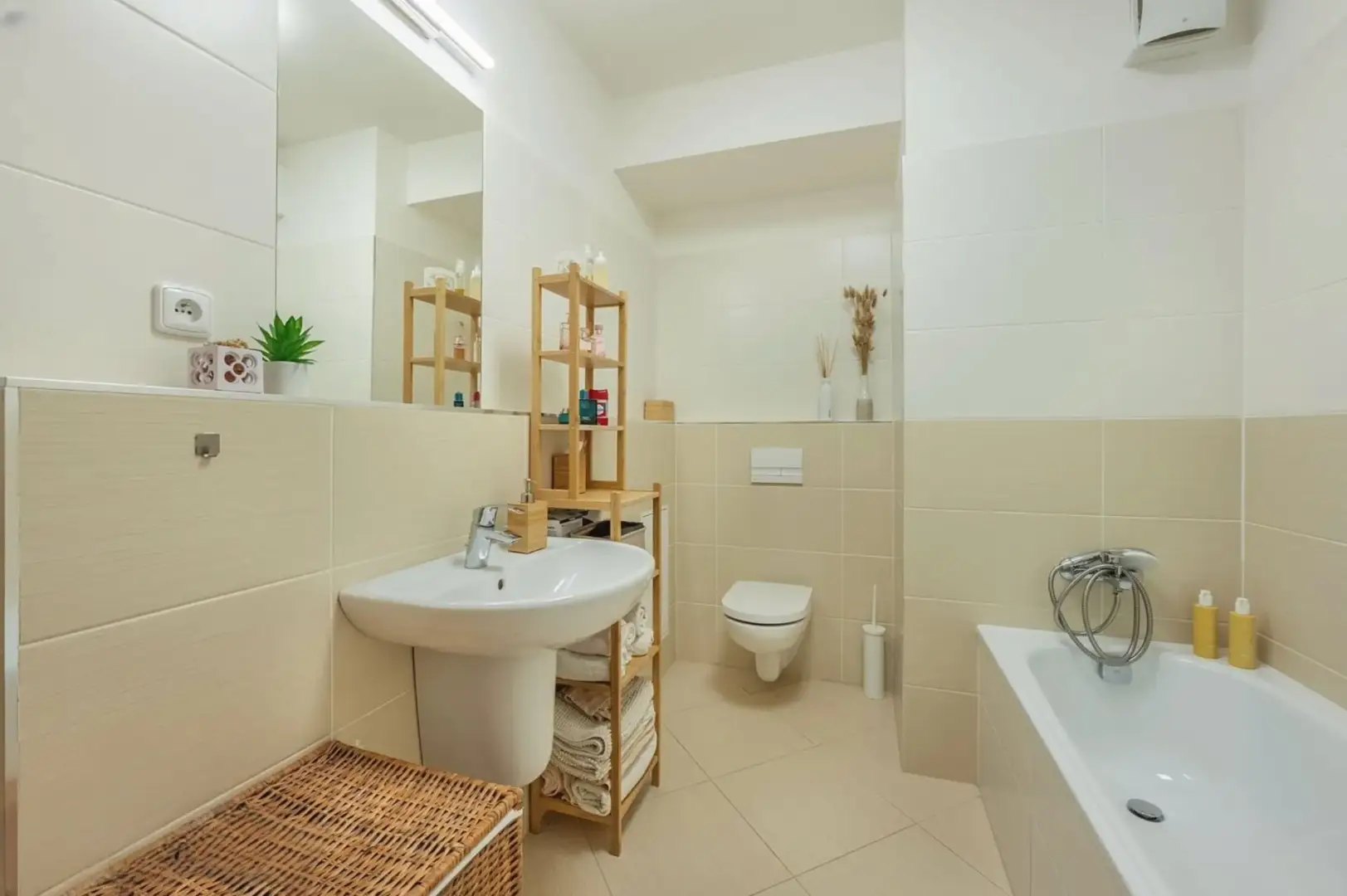 Prodej bytu 2+kk o výměře 54m² - Praha - Dolní Měcholupy