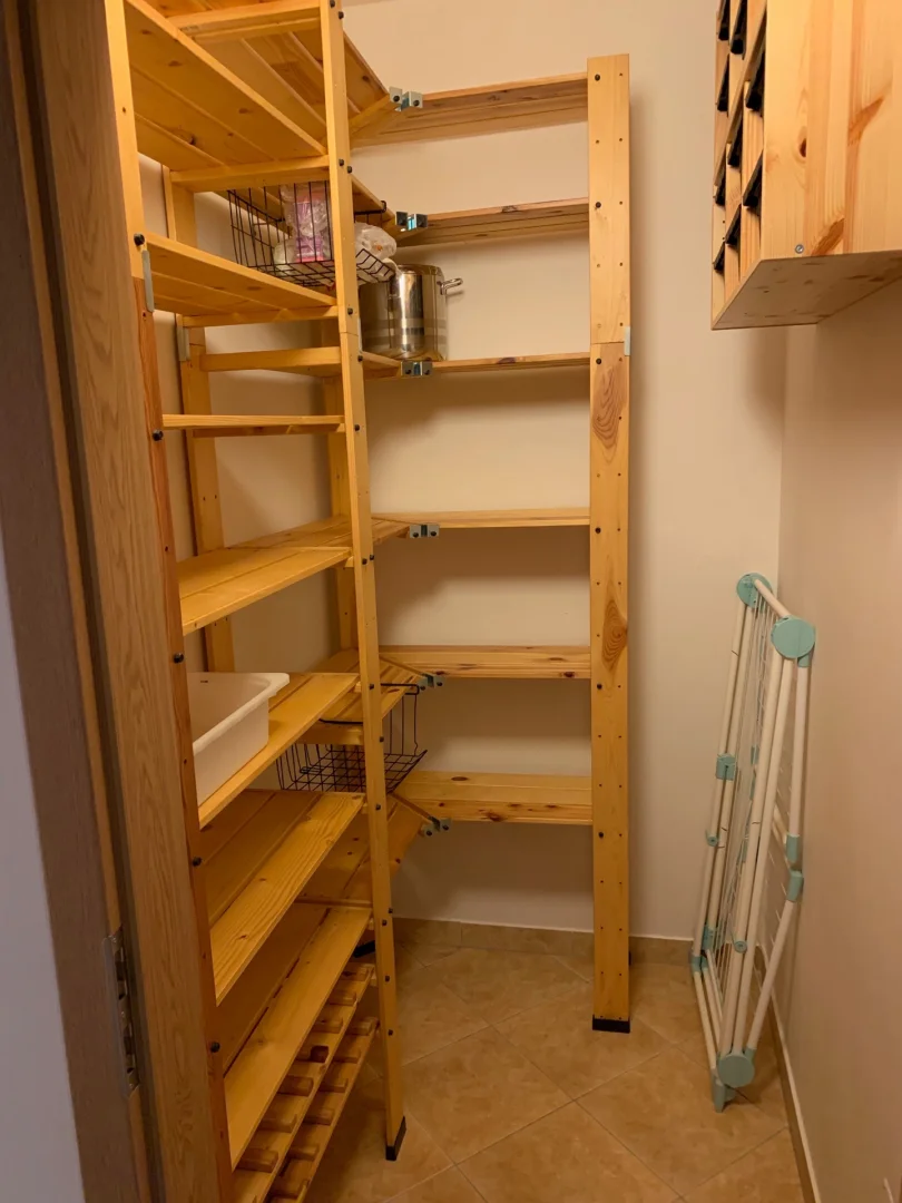 Pronájem bytu 3+kk, 83m2 s balkónem a garážovým stáním. Ulice Kabešova, Praha Vysočany.