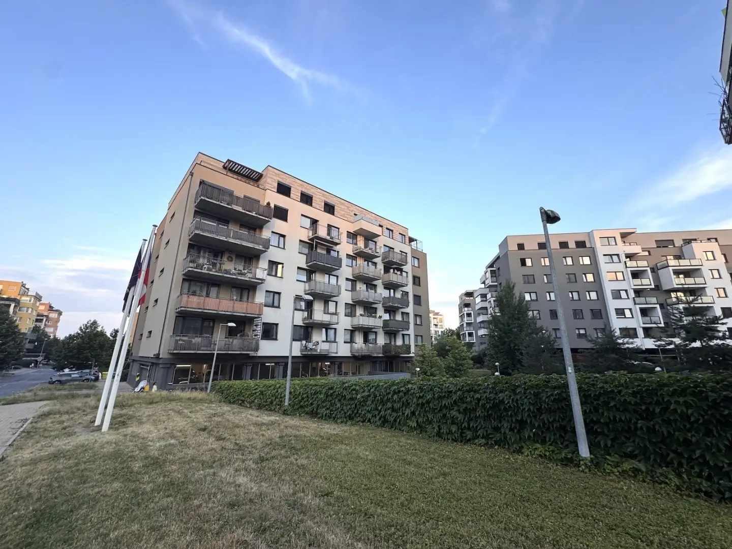 Pronájem bytu 2+kk/B, novostavba, nezařízený, Praha 9 - Střížkov