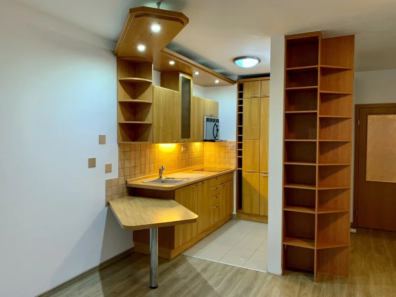 Pronájem bytu 1+kk, 42m2, balkon, garáž