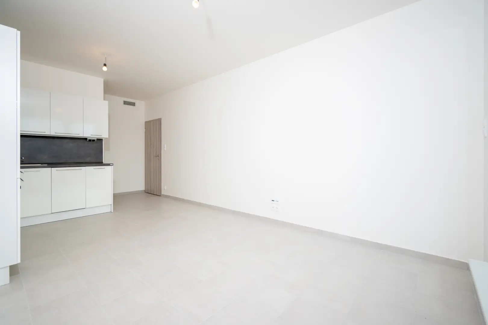 Pronájem bytu 2+kk/B/S o velikosti 57m² - Praha - Modřany