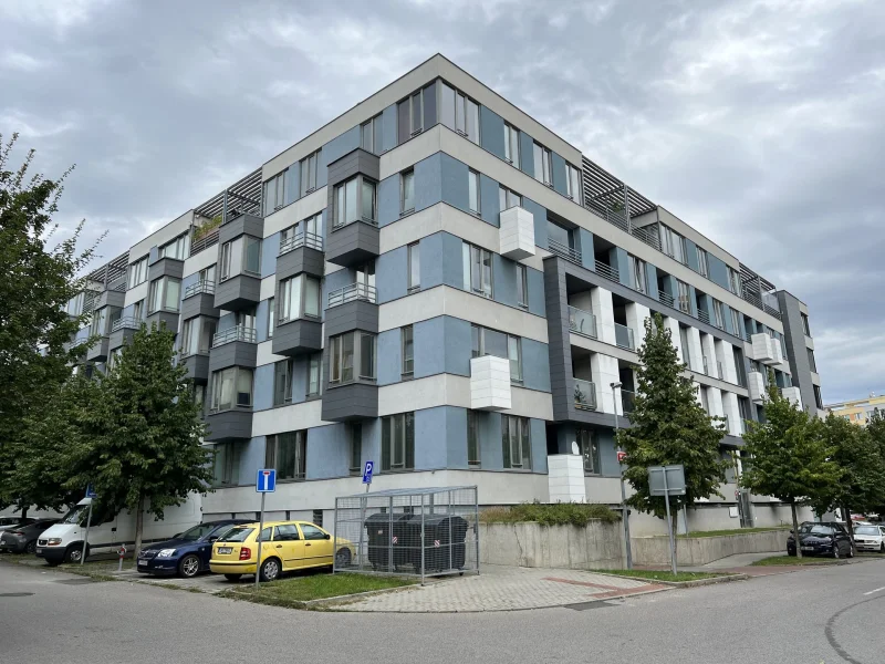 Pronájem zařízeného bytu 2+kk,  60m² s balkonem, Praha - Prosek
