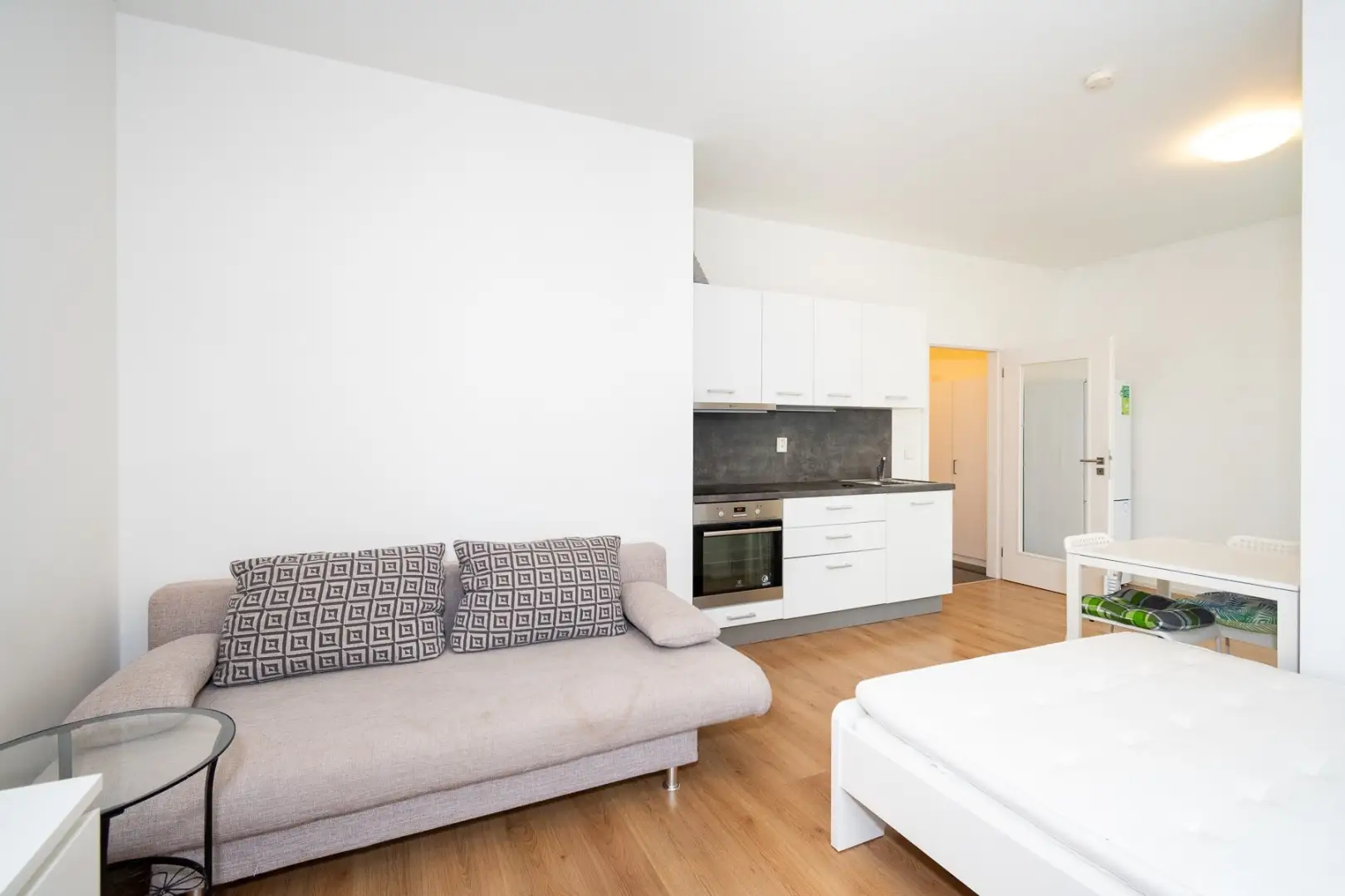 Pronájem byty 1+kk, 33 m² - Praha - Hlubočepy