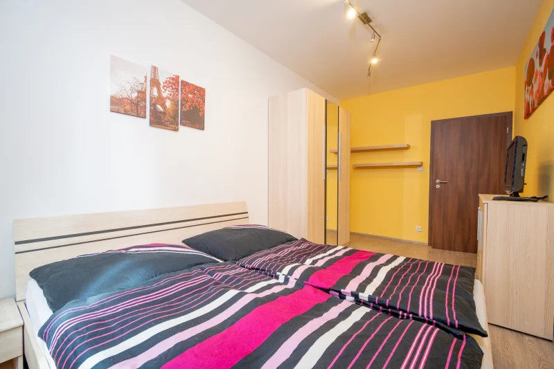 Pronájem bytu 2+kk, 48 m² - Praha - Dolní Měcholupy