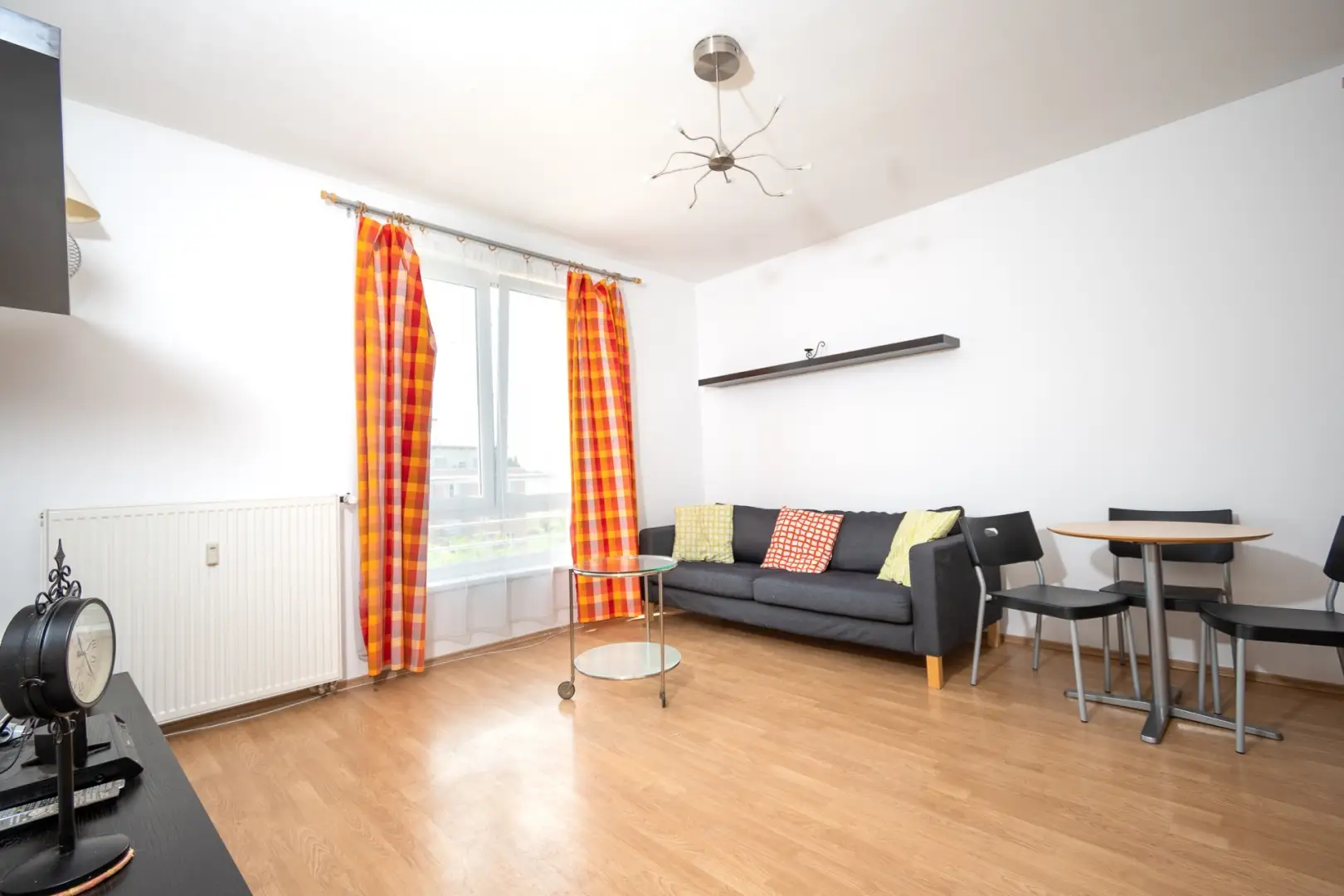 Pronájem bytu 2+kk/G o velikosti 40m² - Praha - Suchdol