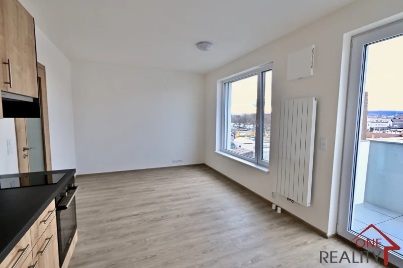 Pronájem bytu 1+kk, 33m2 s balkonem Praha Holešovice