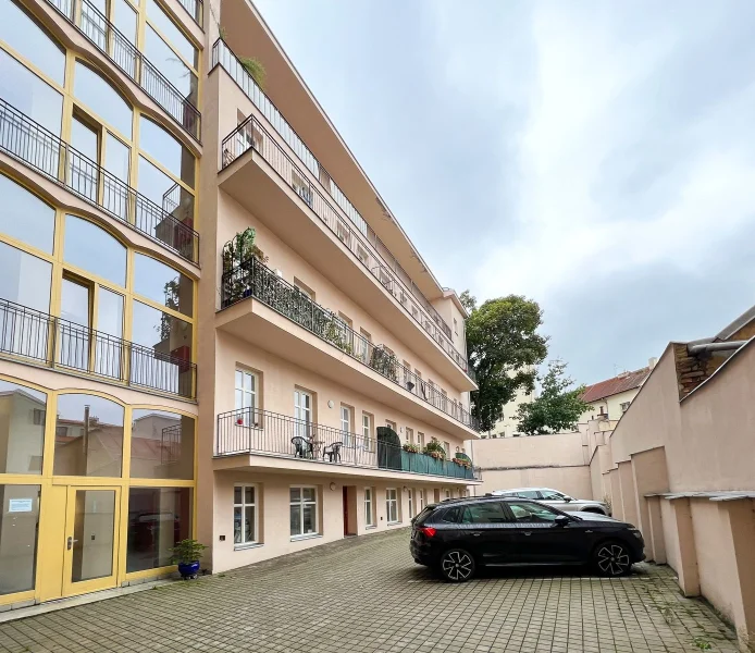 Pronájem bytu 2+kk,  37m² - Praha - Nusle
