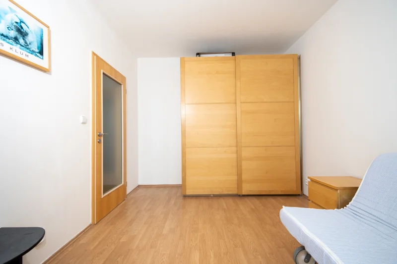 Pronájem bytu 2+kk/G o velikosti 40m² - Praha - Suchdol