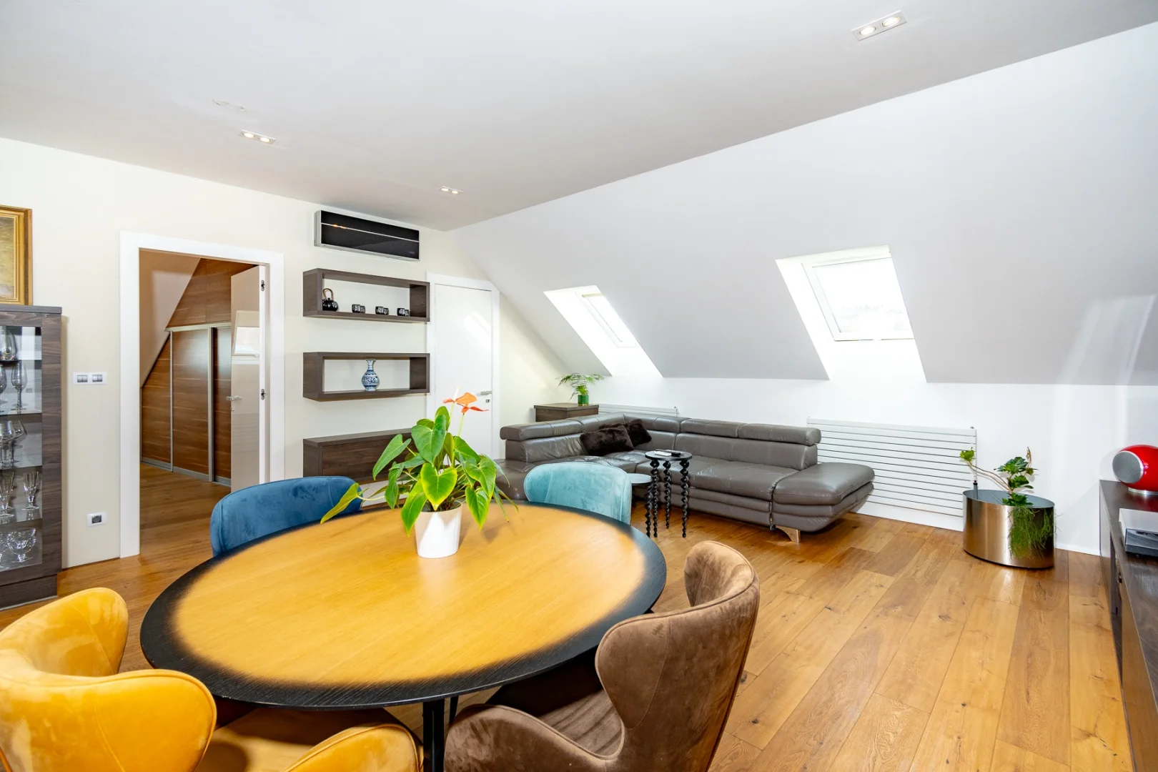 Pronájem krásného bytu s terasou a výhledem na Žižkovskou věž - 3+kk, 95 m² - Praha - Žižkov