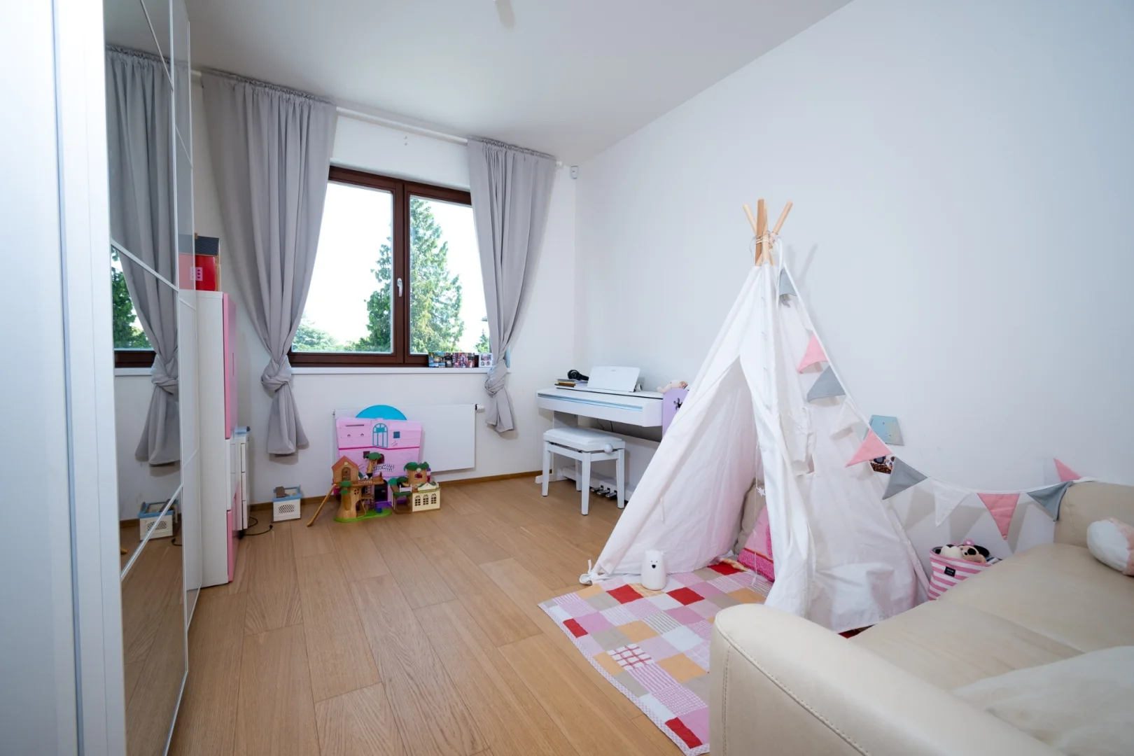 Pronájem bytu 4+kk/G/Z o výměře 120 m²  Praha - Košíře