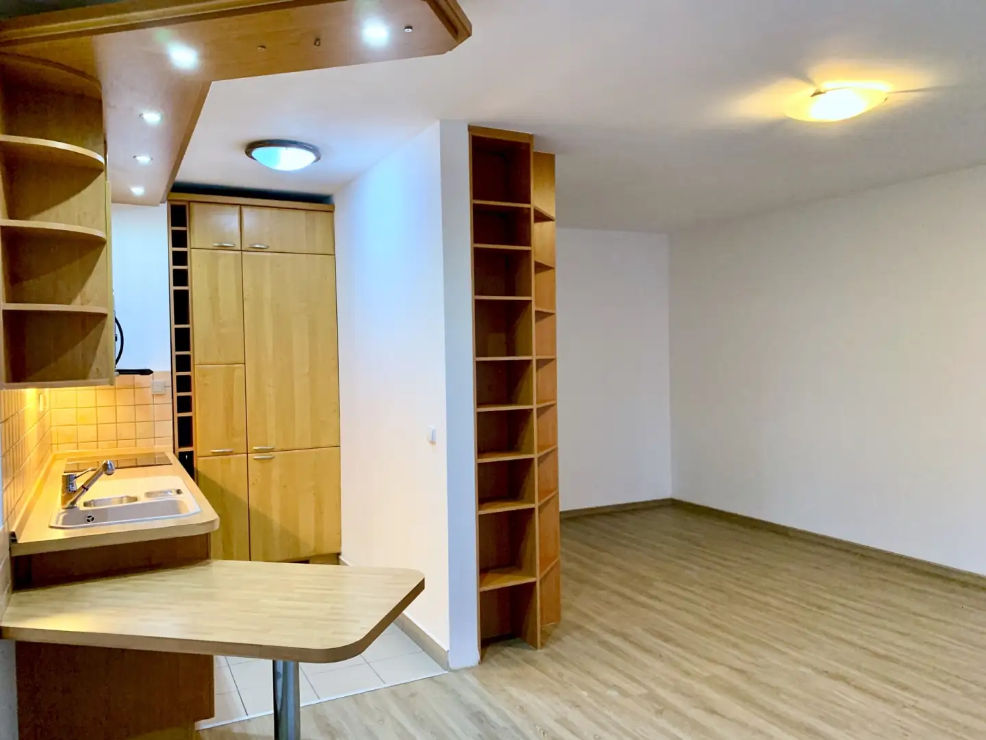 Pronájem bytu 1+kk, 42m2, balkon, garáž