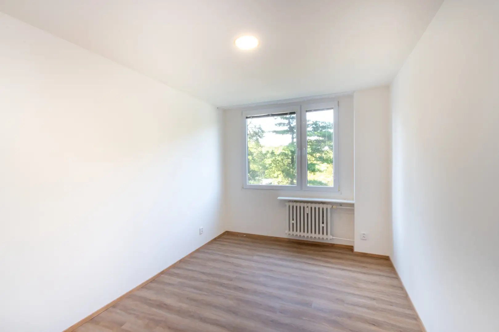 Pronájem bytu 2+kk, 45 m² - Praha - Kobylisy