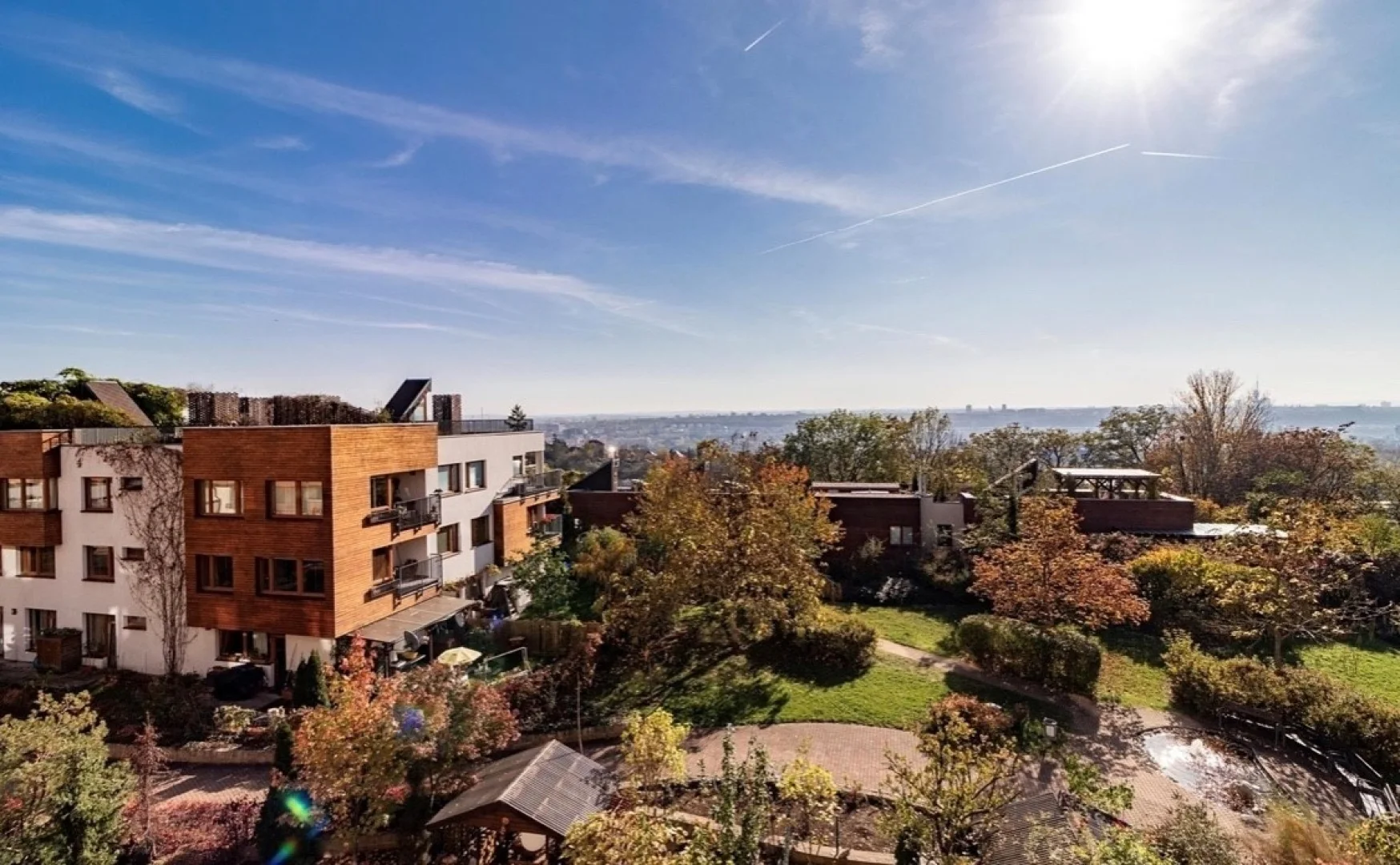 Pronájem světlého bytu 3+kk/G/L s výměrou 95 m², Praha 8
