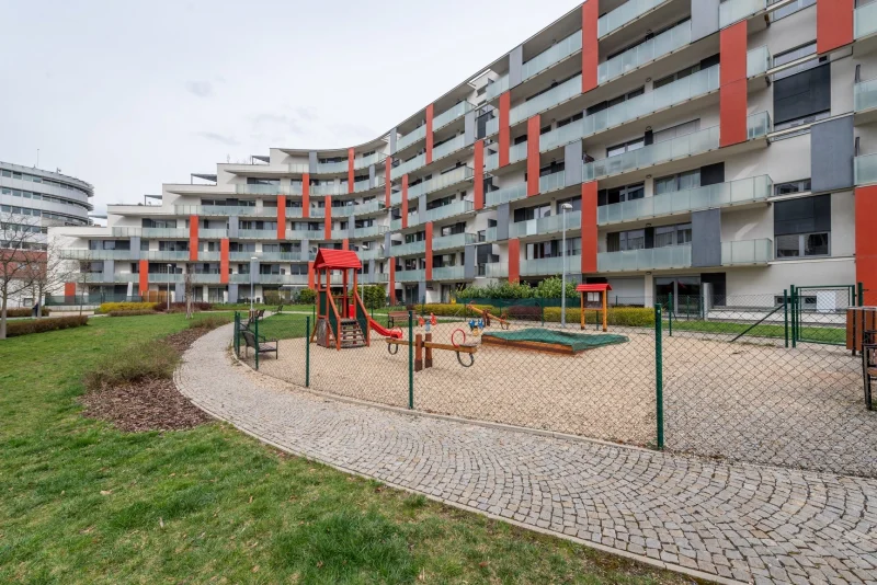 Pronájem garážové stání, 15 m² - Praha - Libeň
