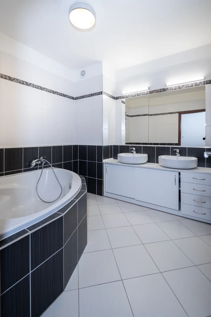 Pronájem bytu 4+kk s terasou, ulice Zakšínská 609/13, Praha - Střížkov