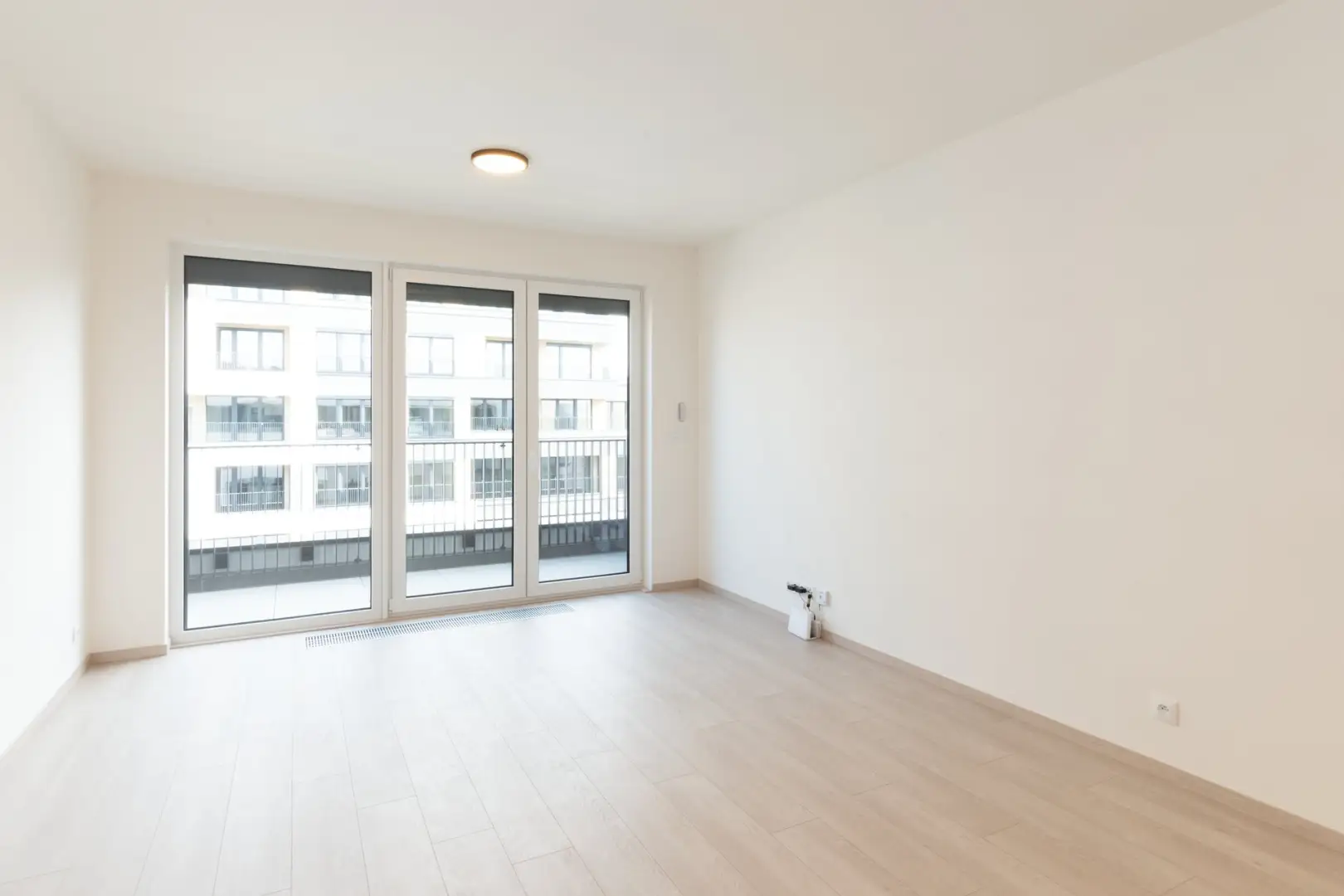 Pronájem bytu 1+kk 32 m², Praha - Hloubětín