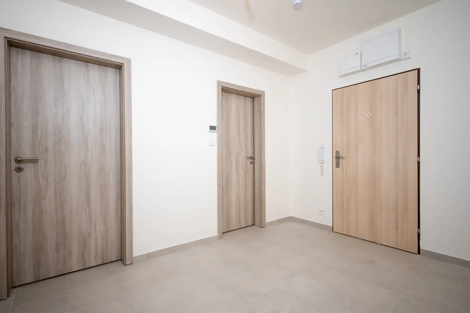 Pronájem bytu 2+kk/B/S o velikosti 57m² - Praha - Modřany