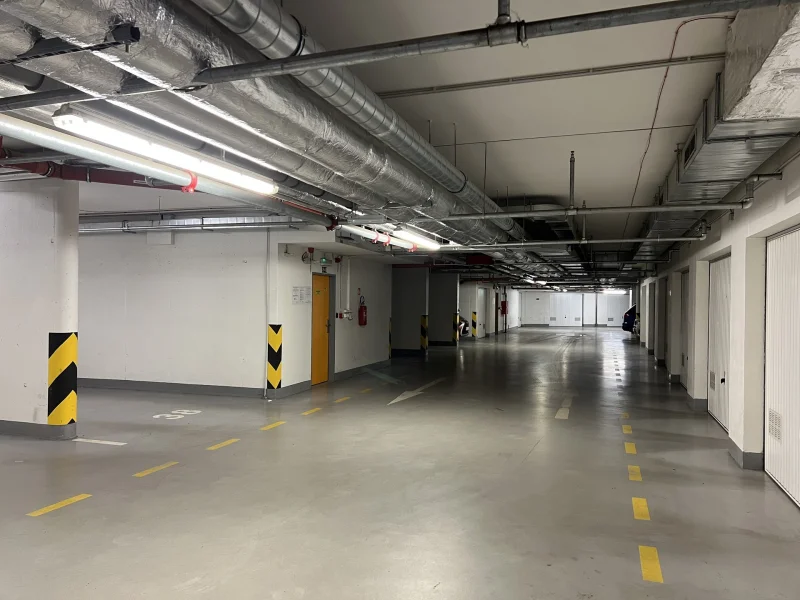 Pronájem garážové stání, 15 m² - Praha - Libeň