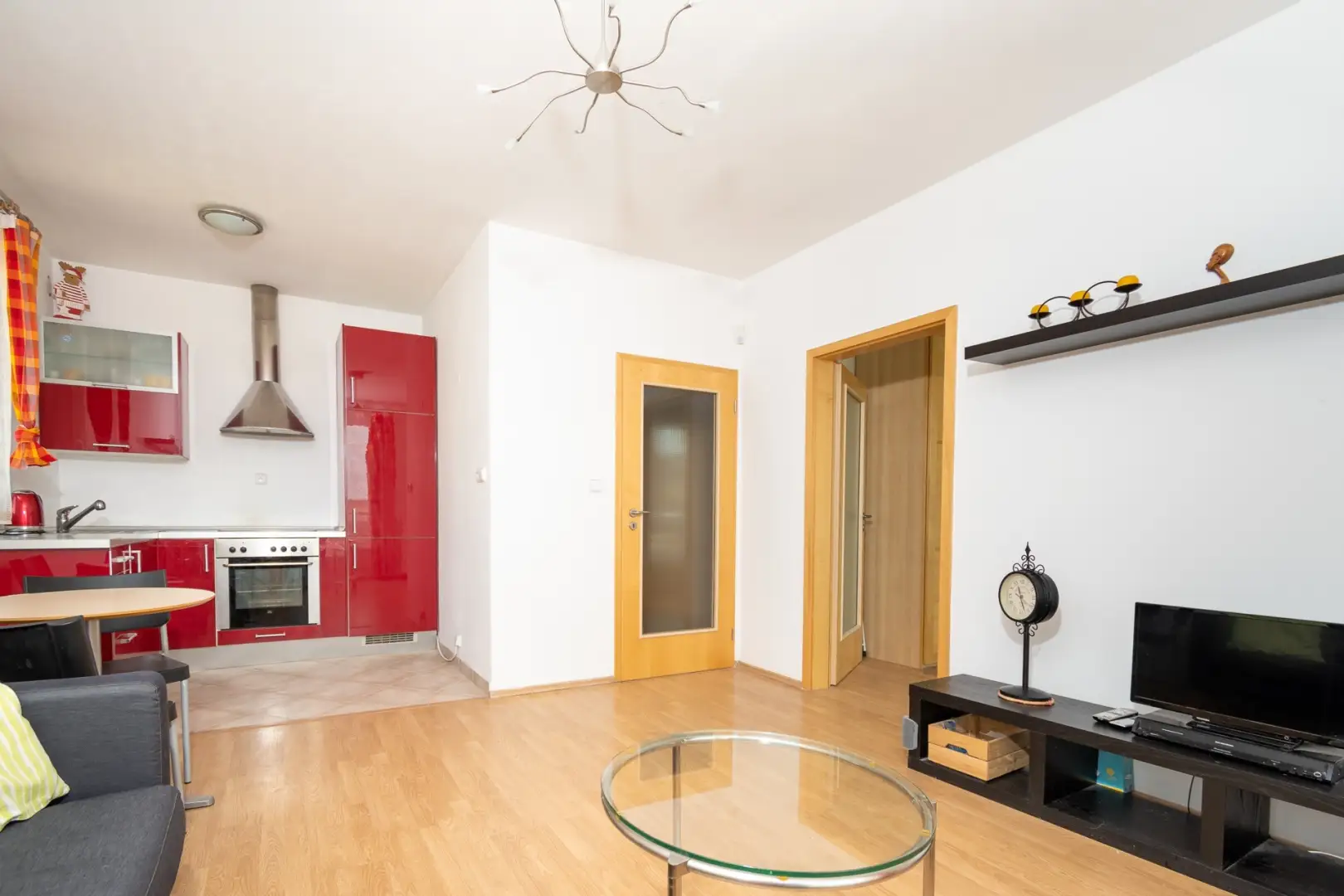 Pronájem bytu 2+kk/G o velikosti 40m² - Praha - Suchdol