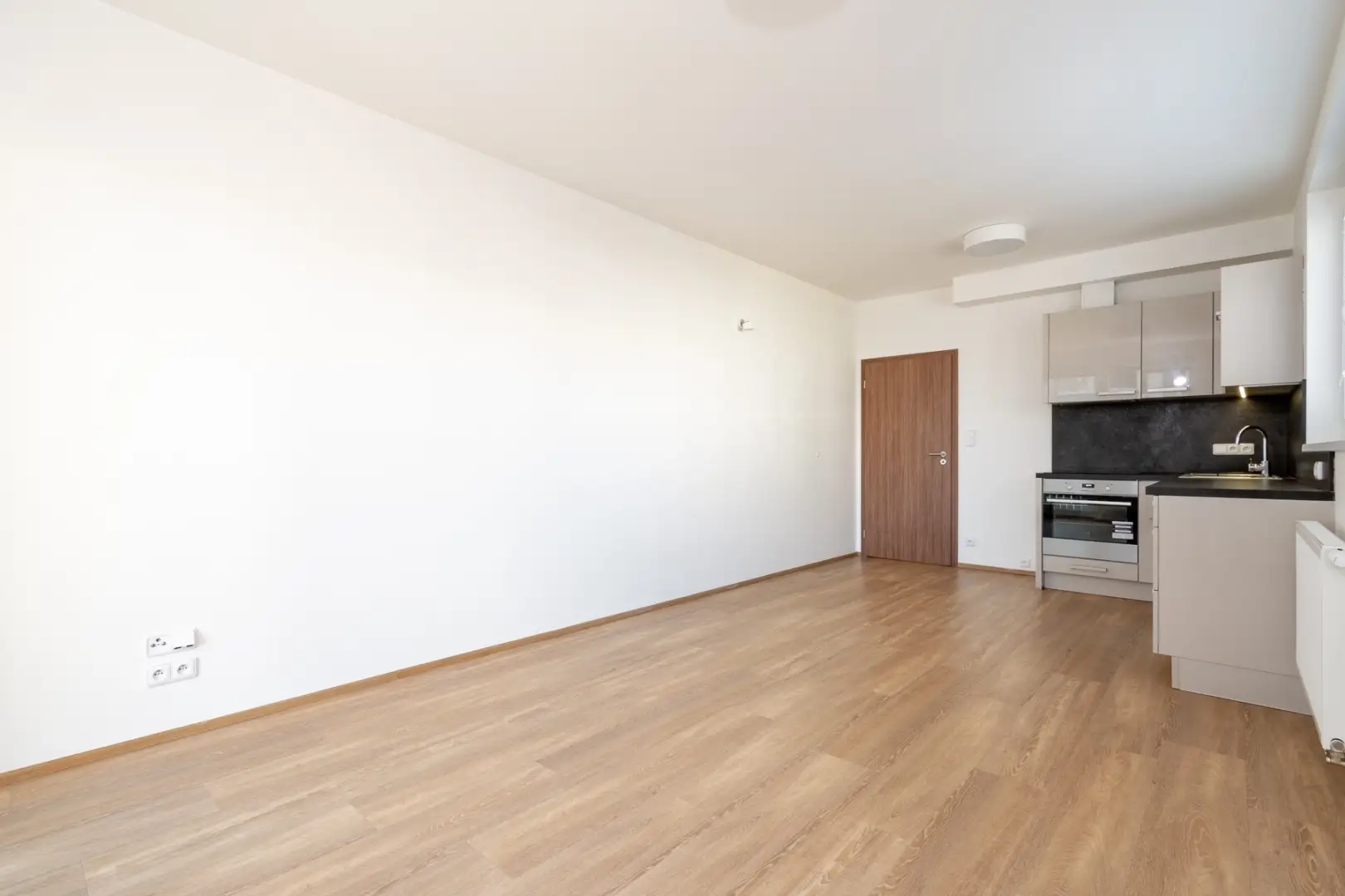 Pronájem bytu 2+kk/B/G o výměře 55m² - Praha - Střížkov