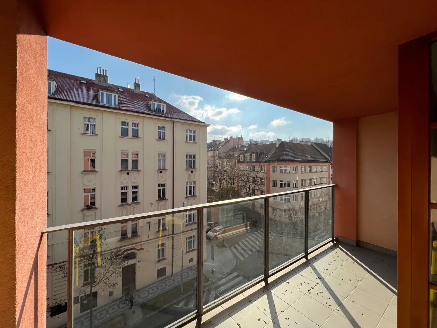 Pronájem bytu 1+kk, 47m2, s balkónem a garáží