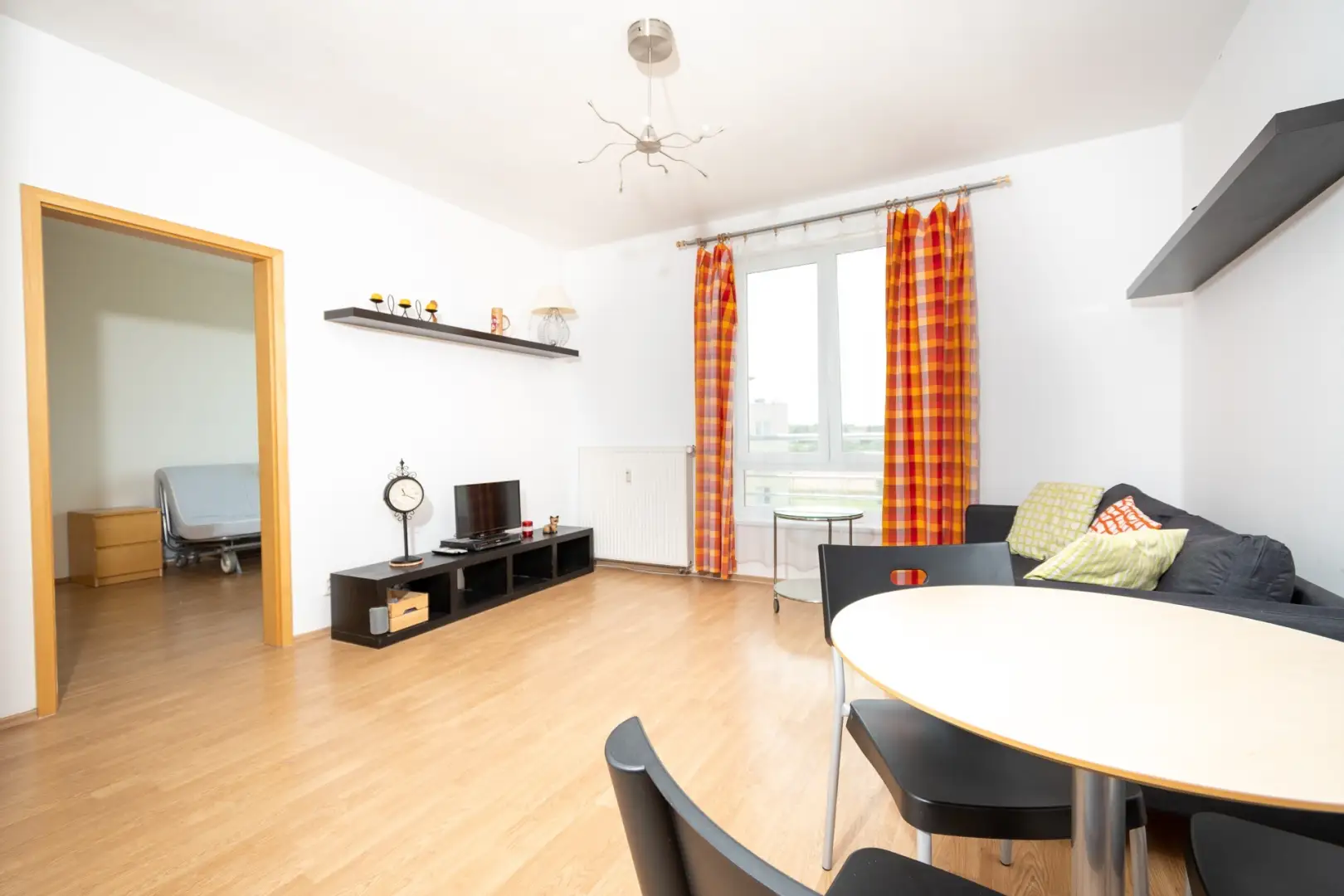 Pronájem bytu 2+kk/G o velikosti 40m² - Praha - Suchdol