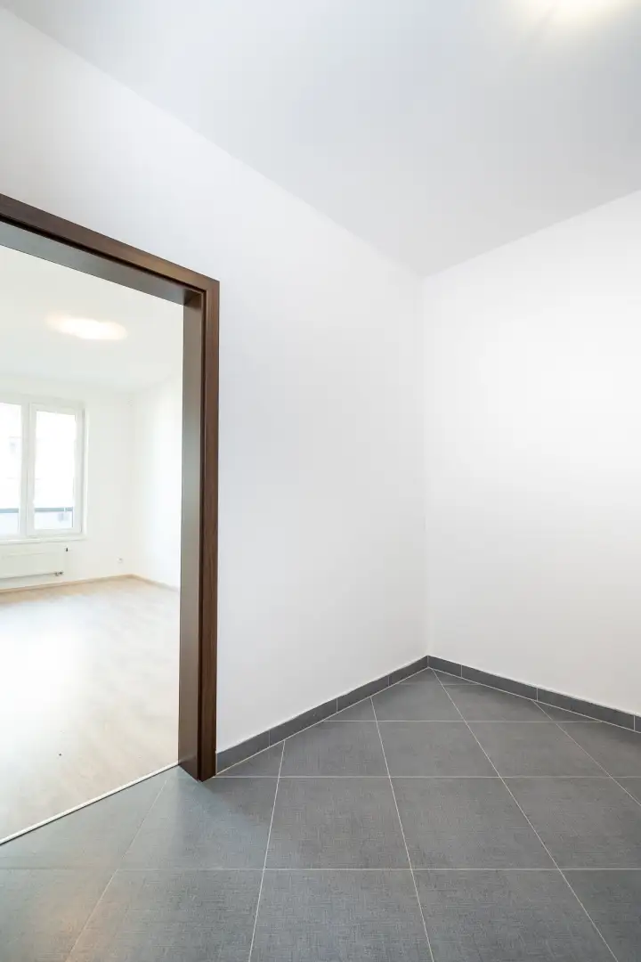 Pronájem bytu 2+kk s balkónem, ulice Honzíkova 635/6, Praha - Dolní Měcholupy