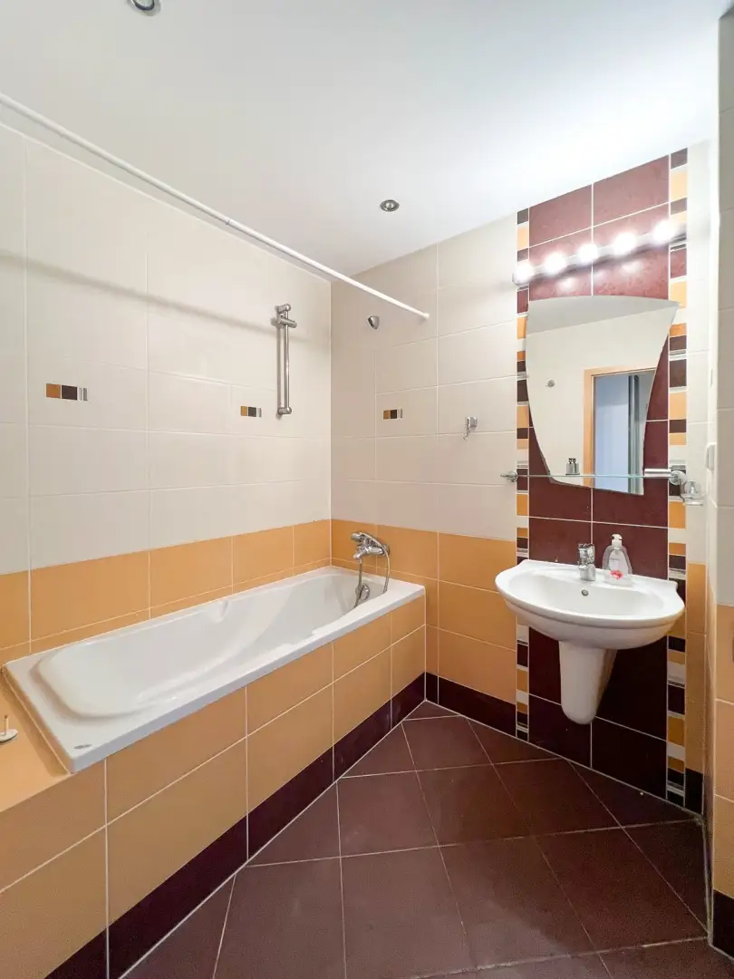 Pronájem bytu 1+kk, 52 m², ulice Mattioliho - Praha - Záběhlice